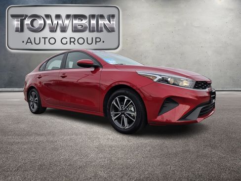 Used 2024 Kia Forte LXS image 2