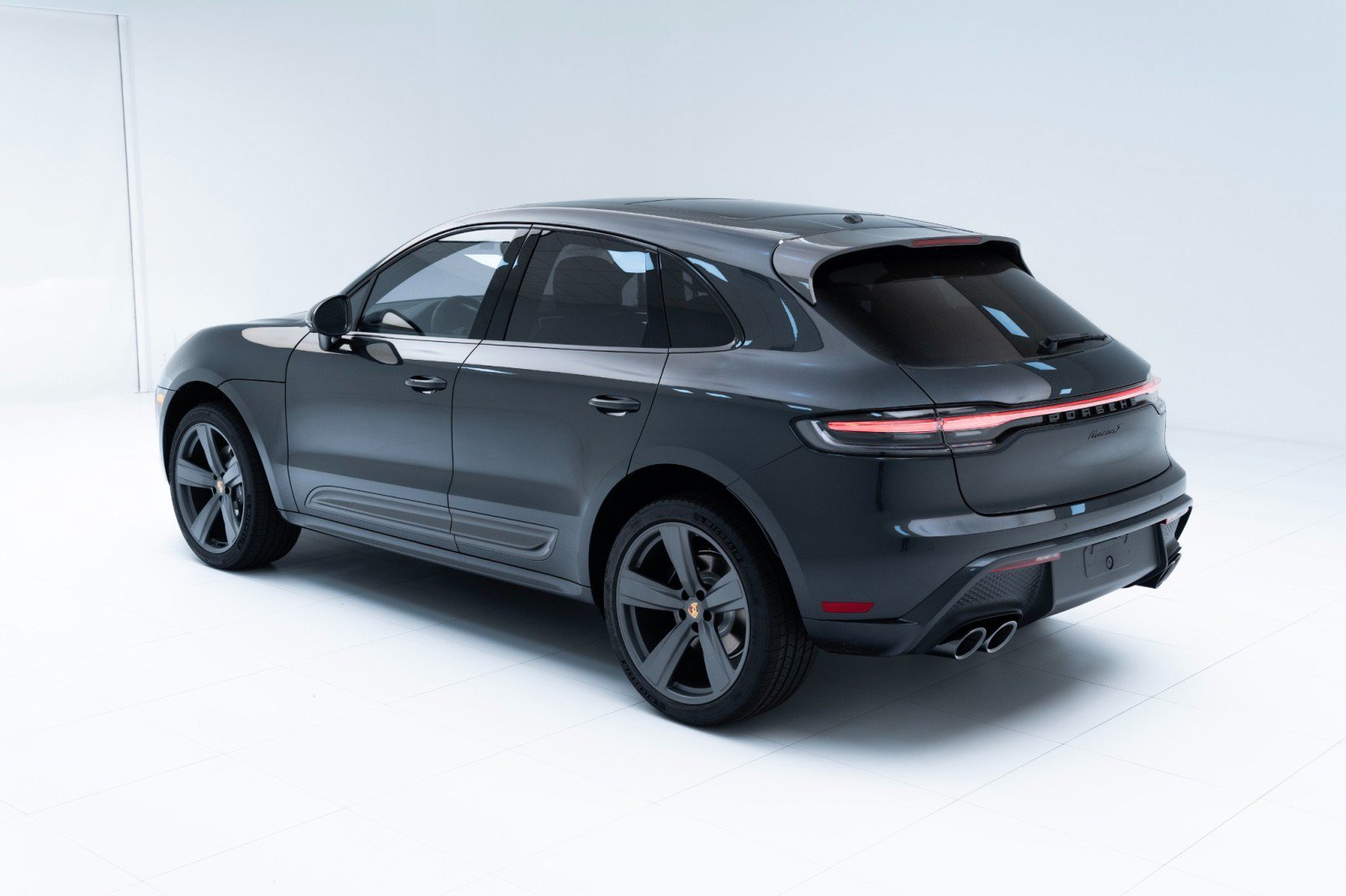 Certified 2025 Porsche Macan Turbo AWD/4WD image 3