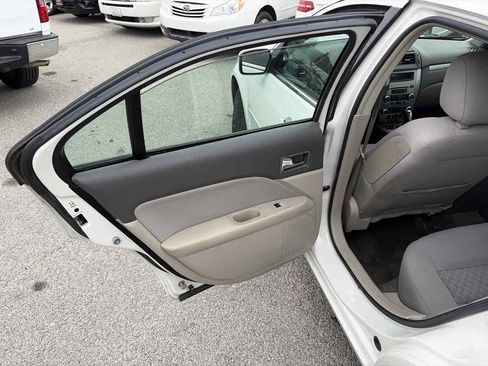 Used 2010 Ford Fusion SE FWD image 11