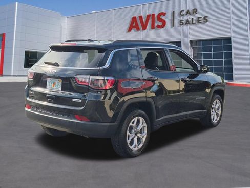 Used 2025 Jeep Compass Latitude AWD/4WD image 6