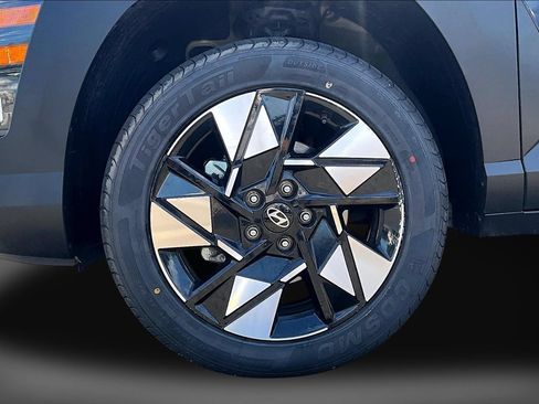 Used 2025 Hyundai Kona SEL AWD/4WD image 8