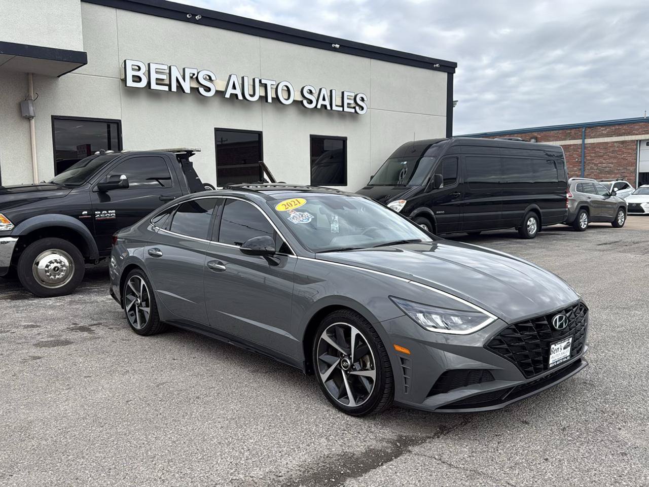 Used 2021 Hyundai Sonata SEL Plus w/ Tech Package FWD image 4