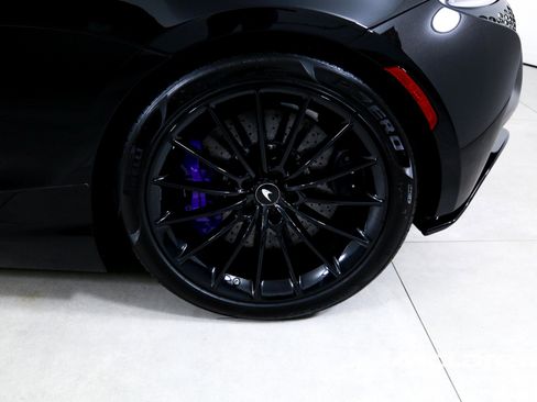 Used 2025 McLaren Artura Spider image 28