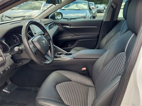 Used 2024 Toyota Camry SE image 10