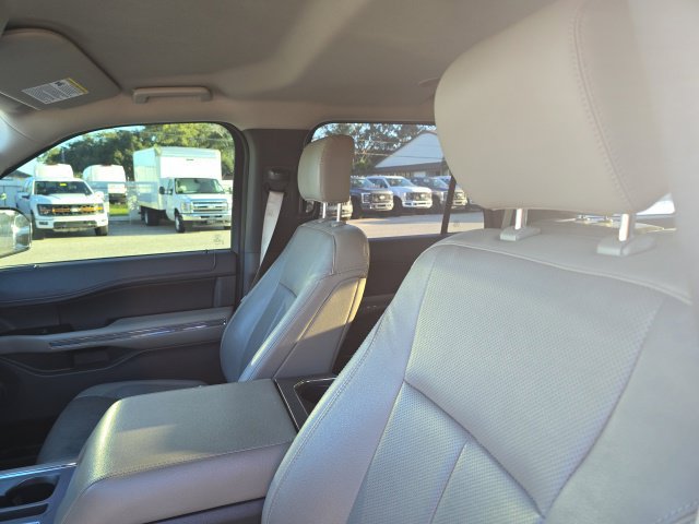 Used 2018 Ford Expedition XLT w/ Equipment Group 202A RWD image 8