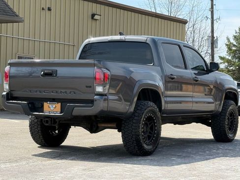 Used 2020 Toyota Tacoma TRD Sport w/ Technology Package image 5