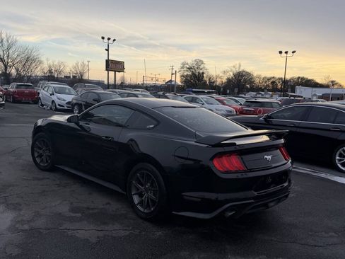 Used 2018 Ford Mustang Coupe RWD image 16