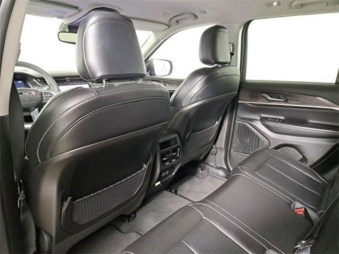 Used 2023 Jeep Grand Cherokee Limited image 10