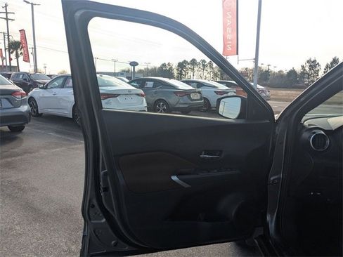 Used 2024 Nissan Kicks SR image 11