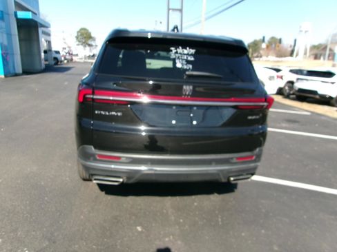 Used 2025 Buick Enclave Preferred image 4
