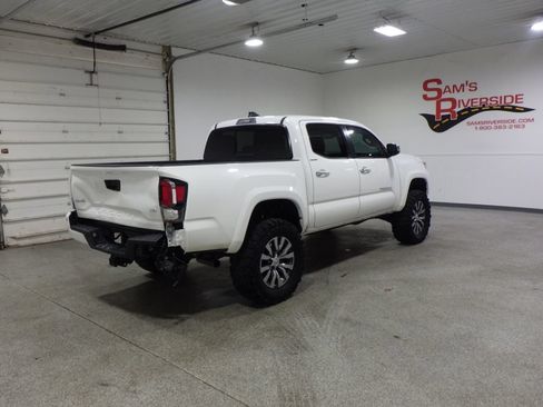 Used 2023 Toyota Tacoma Limited AWD/4WD image 4