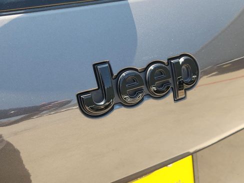 Used 2022 Jeep Grand Cherokee L Laredo RWD image 30