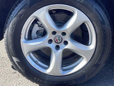 Used 2019 Alfa Romeo Stelvio image 8