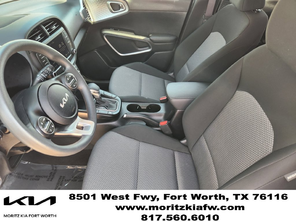 Used 2025 Kia Soul LX w/ LX Technology Package FWD image 19