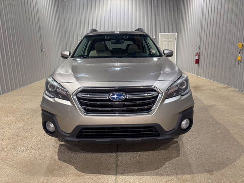 Used 2018 Subaru Outback 2.5i Limited image 3