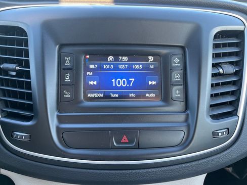 Used 2015 Chrysler 200 Limited w/ Convenience Group image 24