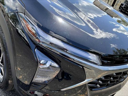 Used 2025 Chevrolet Trax RS w/ Sunroof Package FWD image 26