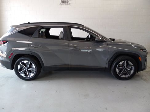 Used 2025 Hyundai Tucson SEL FWD image 2