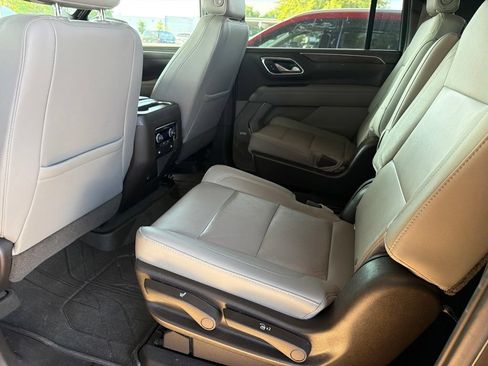 Used 2021 Chevrolet Suburban Z71 AWD/4WD image 9