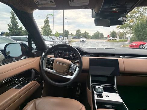 Used 2025 Land Rover Range Rover SE AWD/4WD image 14