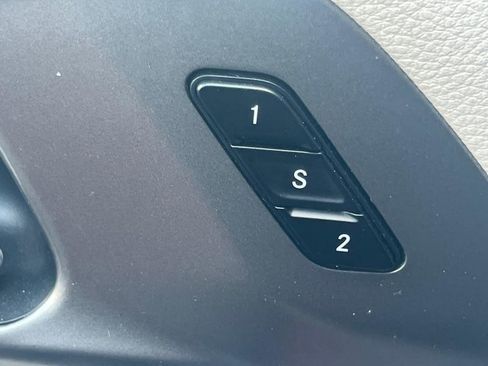 Used 2024 Chrysler Pacifica Touring-L image 25