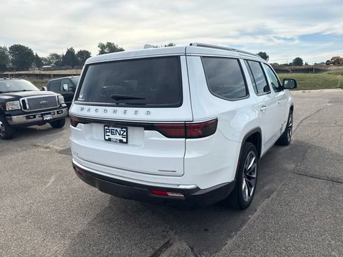 Used 2022 Jeep Wagoneer Series III w/ Premium Group I AWD/4WD image 7