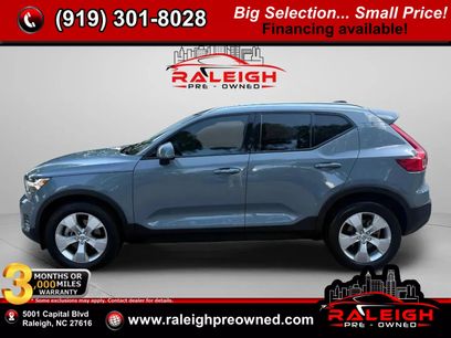 Used 2022 Volvo XC40 T5 Momentum