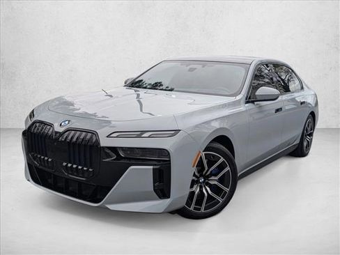 Used 2023 BMW 740i image 1