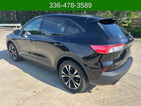 Used 2022 Ford Escape SE w/ SE Sport Appearance Package FWD image 3