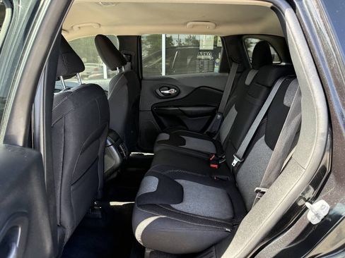 Used 2014 Jeep Cherokee Latitude w/ Cold Weather Group AWD/4WD image 11