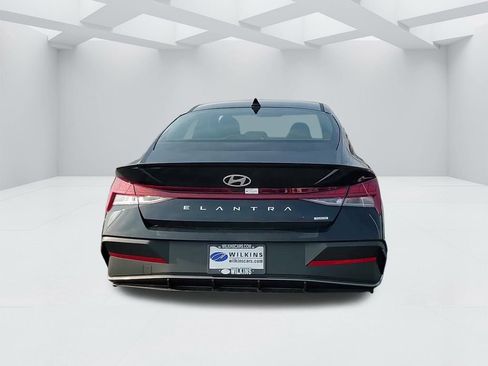 New 2025 Hyundai Elantra SEL image 6
