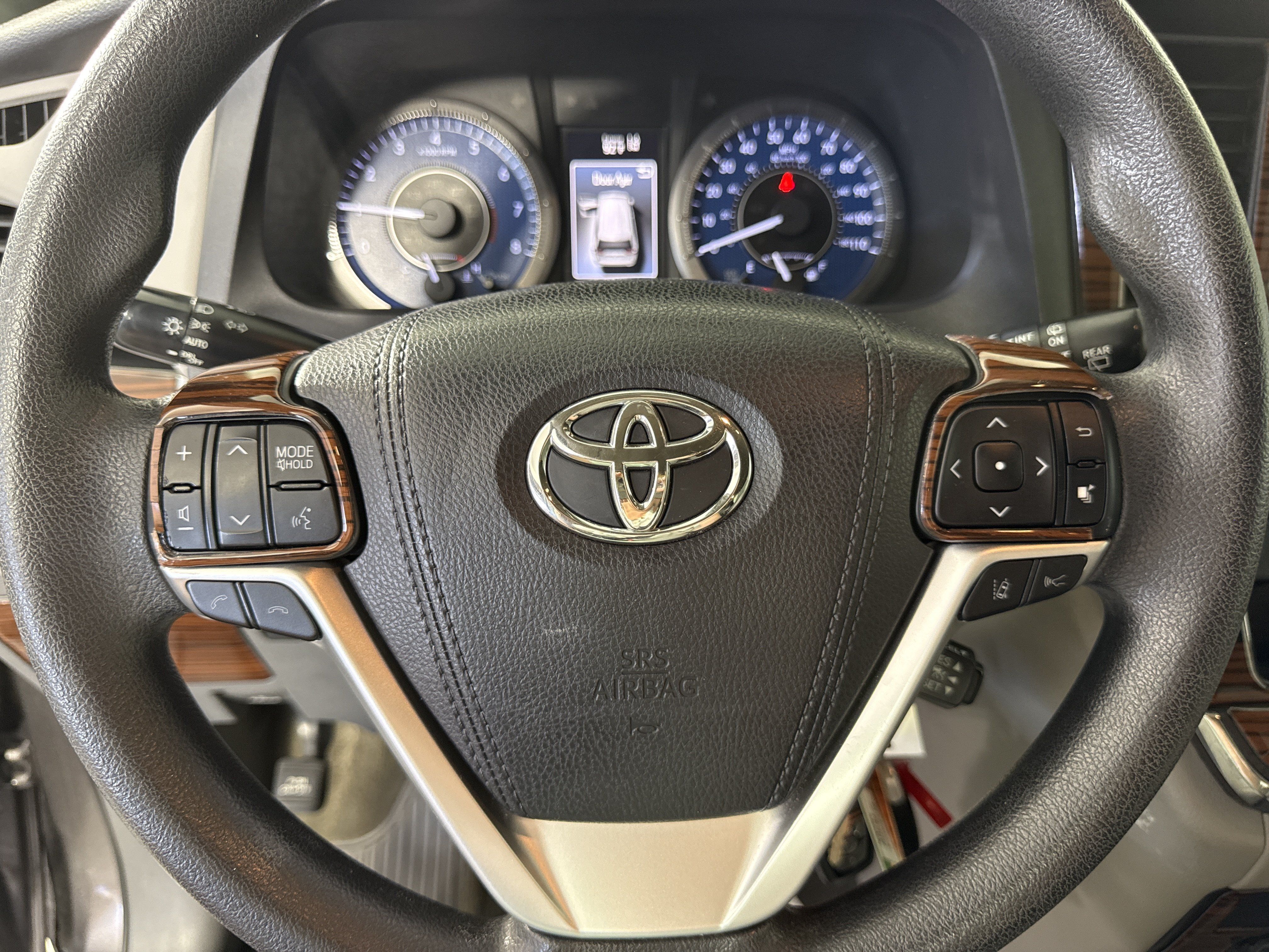 Used 2018 Toyota Sienna LE FWD image 33