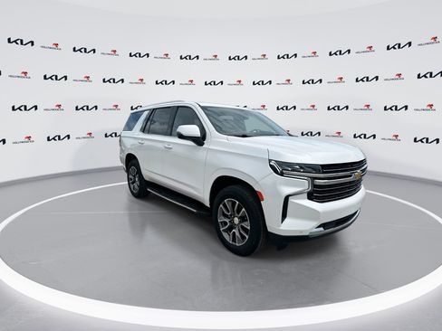 Used 2021 Chevrolet Tahoe LT w/ LT Signature Plus Package RWD image 2