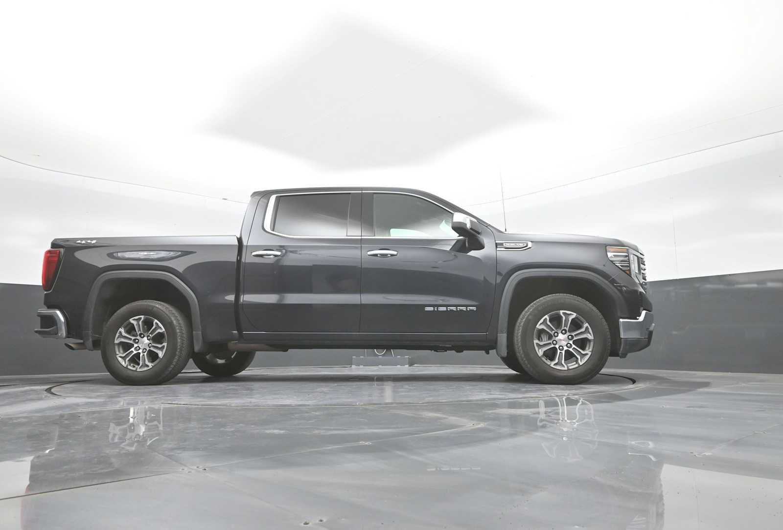 Used 2026 GMC Sierra 1500 SLT AWD/4WD image 47