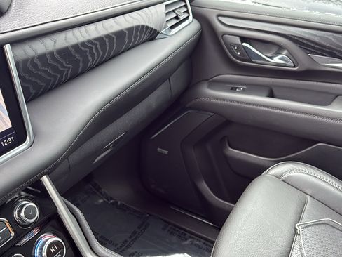 Used 2021 GMC Yukon Denali w/ Denali Premium Package image 24