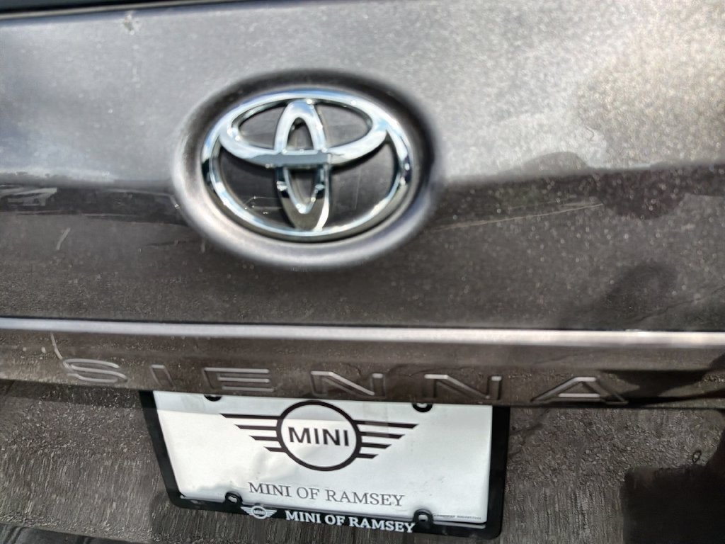 Used 2012 Toyota Sienna LE FWD image 15