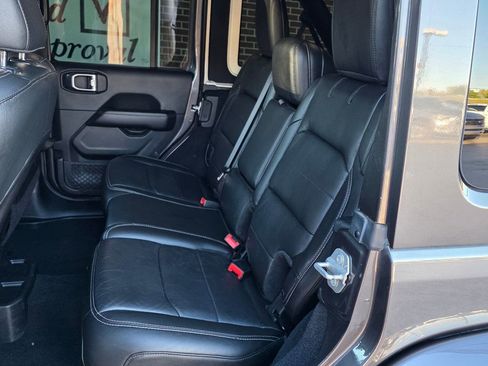 Used 2018 Jeep Wrangler Unlimited Sahara image 10