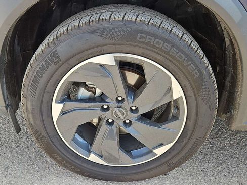Used 2025 Nissan Rogue SV FWD image 12