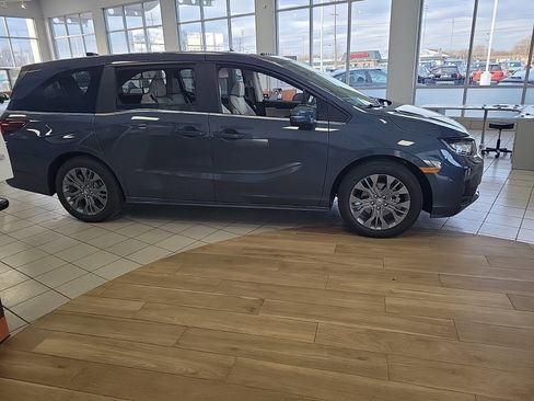 New 2026 Honda Odyssey Touring image 4