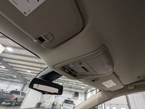 Used 2019 Buick Enclave Premium AWD/4WD image 31