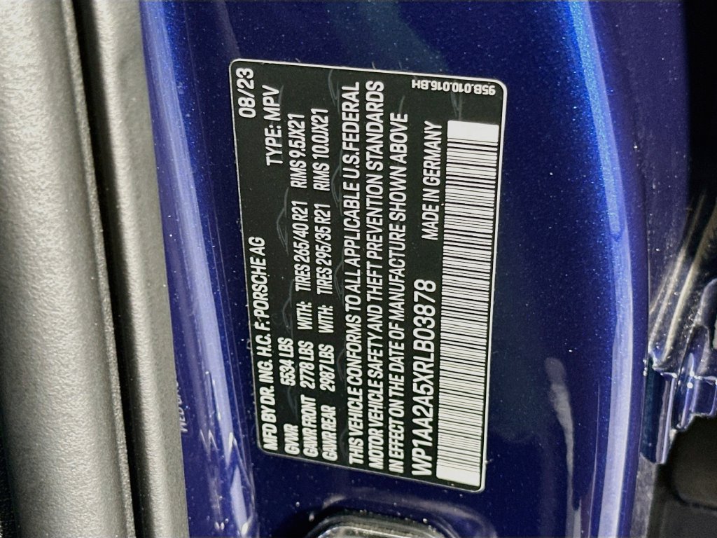 Certified 2024 Porsche Macan AWD/4WD image 35