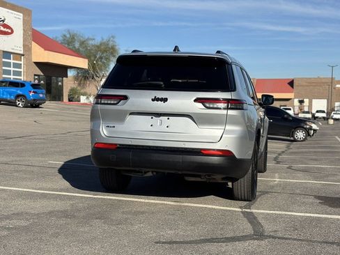 Used 2024 Jeep Grand Cherokee L Laredo image 9