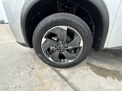 Used 2024 Nissan Rogue SV AWD/4WD image 10