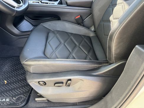 Certified 2025 Volkswagen Atlas SE image 18