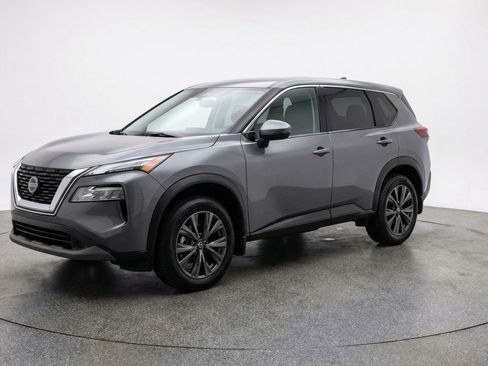 Used 2025 Nissan Rogue SV AWD/4WD image 3