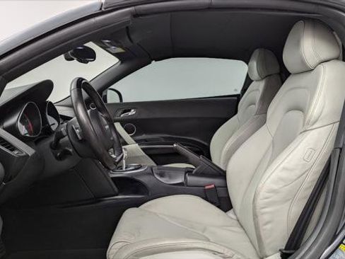 Used 2011 Audi R8 V10 w/ Enhanced Leather Pkg image 13