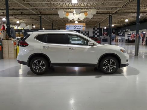 Used 2020 Nissan Rogue SV w/ Premium Package image 6