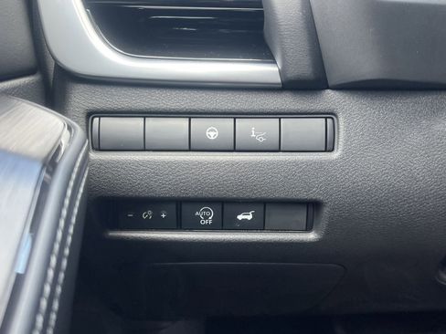 Certified 2025 Nissan Rogue SL w/ SL Premium Package FWD image 12