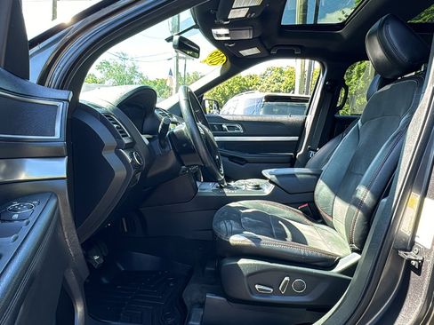 Used 2018 Ford Explorer XLT w/ Equipment Group 202A image 27