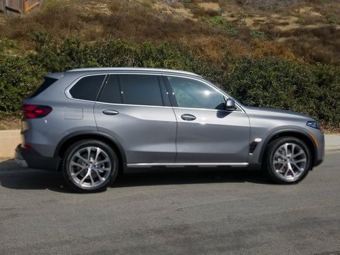 New 2026 BMW X5 xDrive40i w/ Premium Package image 4